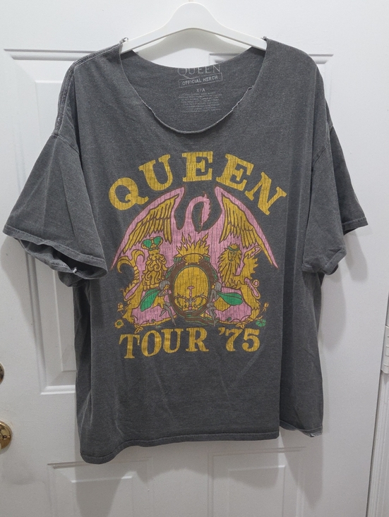Queen Licenced Merch Other - Vintage Queen Official Merch Heather Charcoal Band Tee with Pink&Yellow Print XL